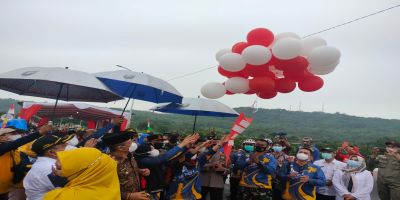 Pelepasan balon merah putih