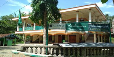 Kaligending, Kisah Kyai Makmur Tejasari dan Masjid Ke-100